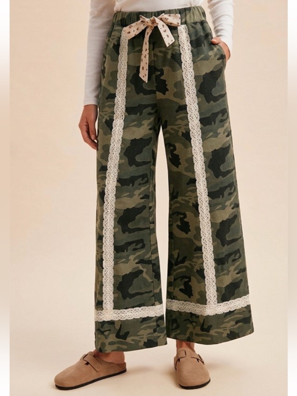 434 ❤️ LACE TRIMMED MILITARY PRINT FRENCH TERRY
WIDE-LEG PANTS